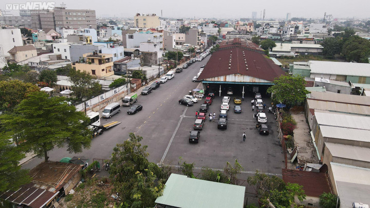 Sau Tết, tài xế thoát cảnh xếp hàng dài chờ đăng kiểm ở TP.HCM - 1