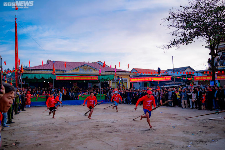 Trai tráng tranh tài đua thuyền ở lễ hội Cầu ngư lâu đời nhất cố đô Huế - 7