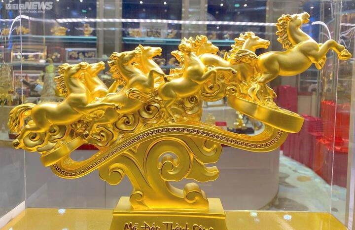 Giá vàng hôm nay 2/2: Đảo chiều tăng mạnh - 1