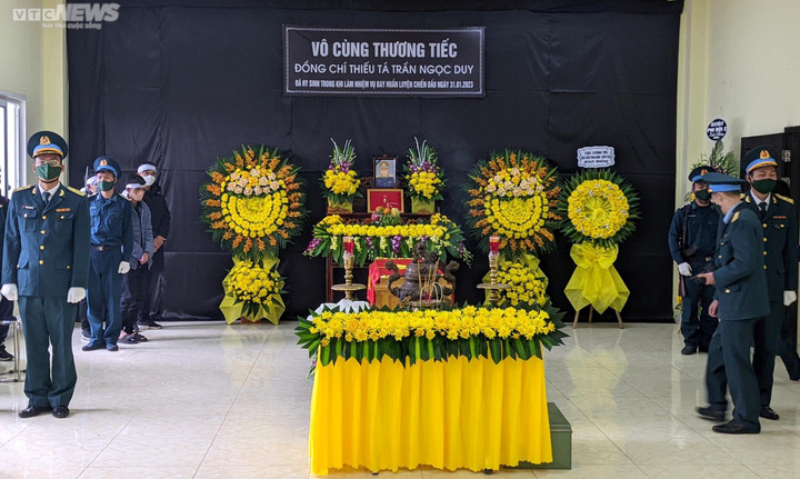 Truy thăng quân hàm cho phi công hy sinh khi bay huấn luyện ở Yên Bái - 1