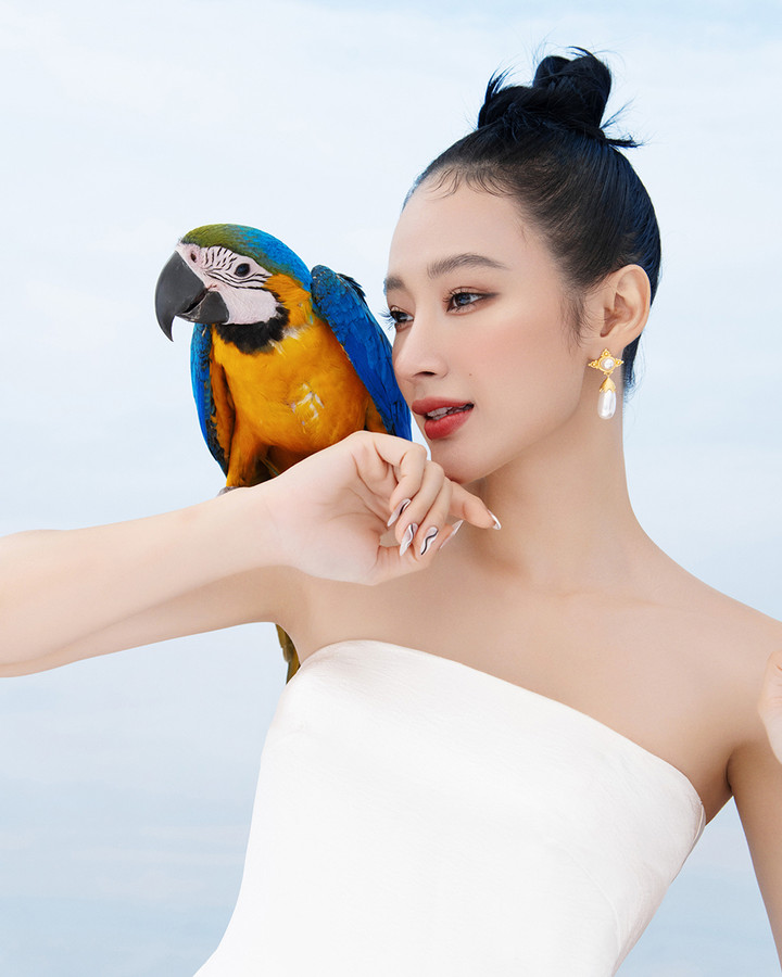 'Người đẹp cơ bắp' Angela Phương Trinh lấy lại vẻ mềm mại để tái xuất showbiz - 4