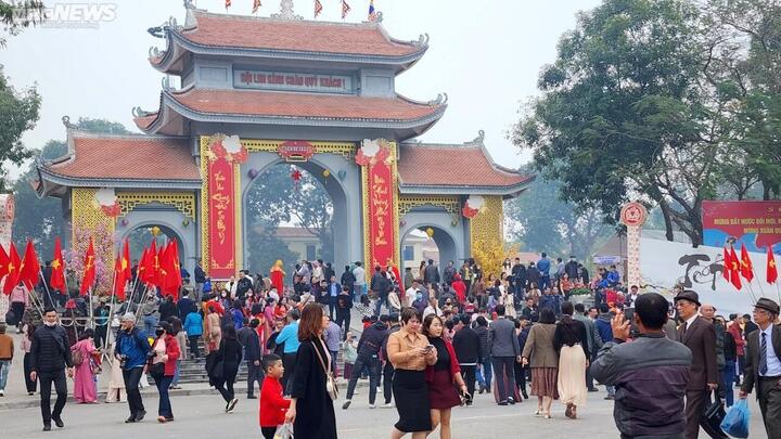 Về hội Lim nghe liền anh, liền chị nhí hát dân ca quan họ - 1