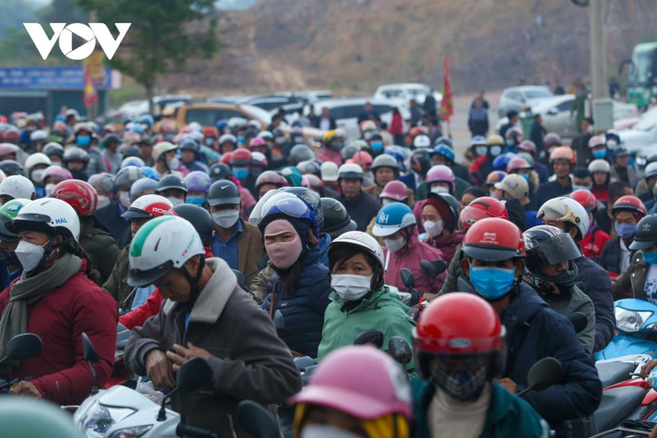 108 ô tô rước mộc bản 'Cư trần lạc đạo phú' lên Tây Yên Tử - 6