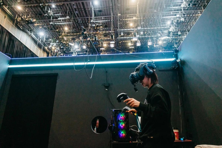 Ca sỹ ảo phát triển chóng mặt tại Hàn Quốc - 4