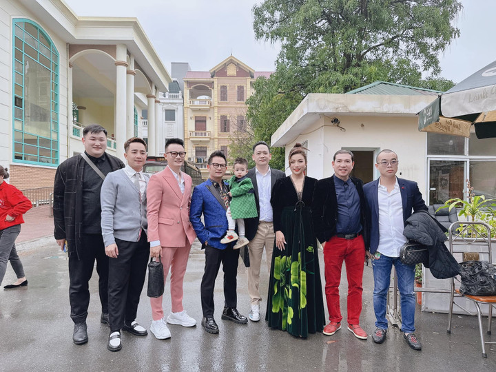 Sao Việt 4/2: Bằng Kiều đưa con trai út đi diễn, H'Hen Niê khoe body hoàn hảo - 1