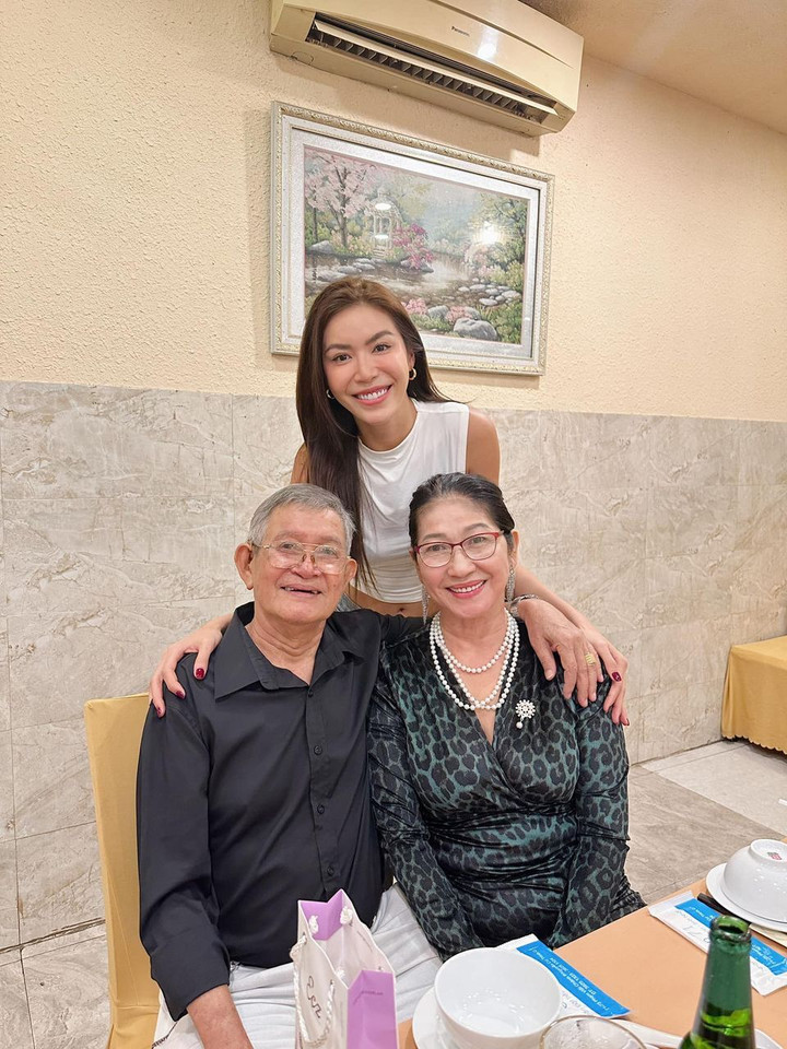 Sao Việt 4/2: Bằng Kiều đưa con trai út đi diễn, H'Hen Niê khoe body hoàn hảo - 6