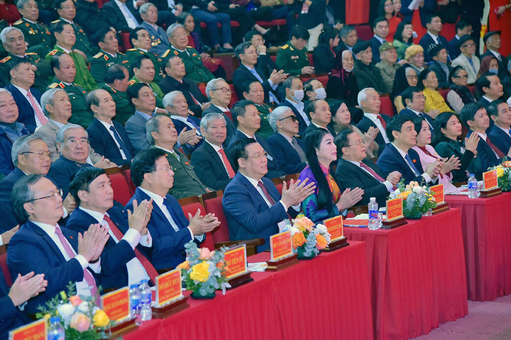 Chủ tịch Quốc hội: Vĩnh Phúc phải nuôi dưỡng khát vọng giàu có, phồn vinh - 2