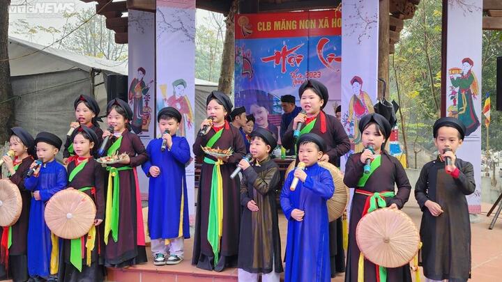 Về hội Lim nghe liền anh, liền chị nhí hát dân ca quan họ - 2