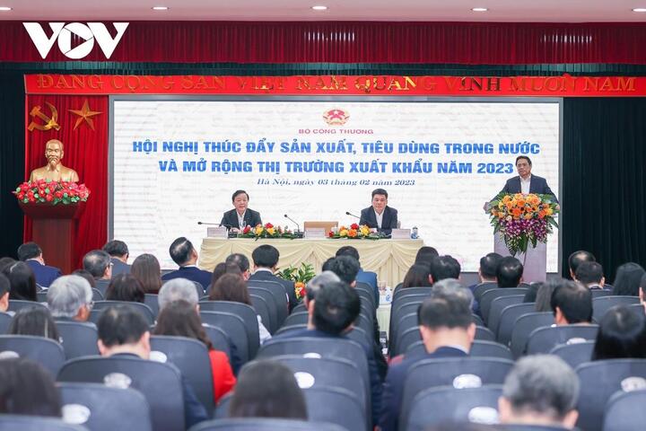 Thủ tướng: Phải coi doanh nghiệp là trọng tâm phát triển của ngành Công Thương - 1