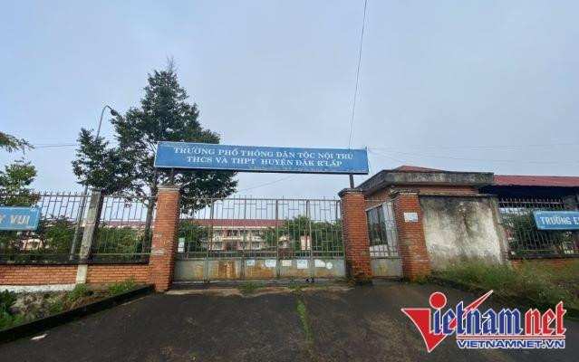 Cho thôi chức hiệu trưởng không dạy học nhưng vẫn nhận tiền đứng lớp - 1