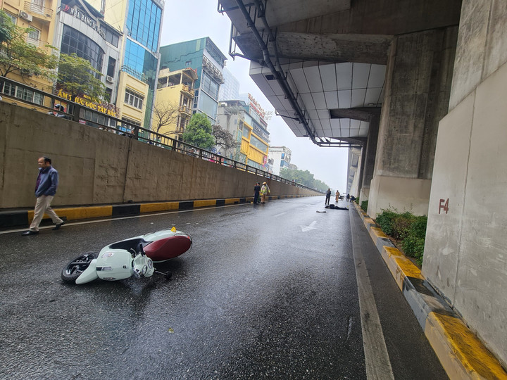 Công an Hà Nội tìm nhân chứng vụ tai nạn khiến nam sinh trường chuyên tử vong - 1