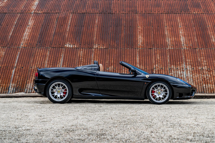 Chi tiết siêu xe Ferrari 360 Spider của David Beckham - 8