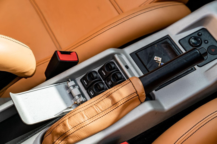 Chi tiết siêu xe Ferrari 360 Spider của David Beckham - 14