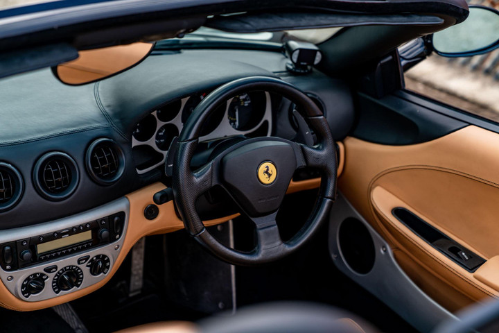 Chi tiết siêu xe Ferrari 360 Spider của David Beckham - 13