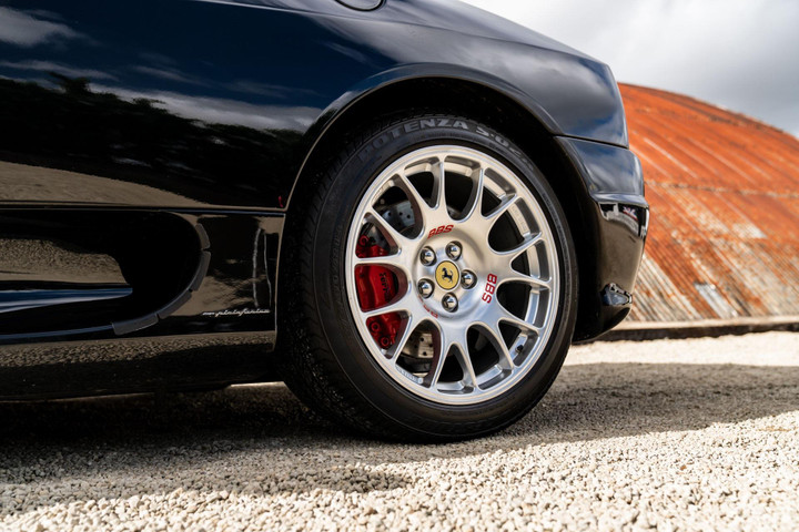 Chi tiết siêu xe Ferrari 360 Spider của David Beckham - 16