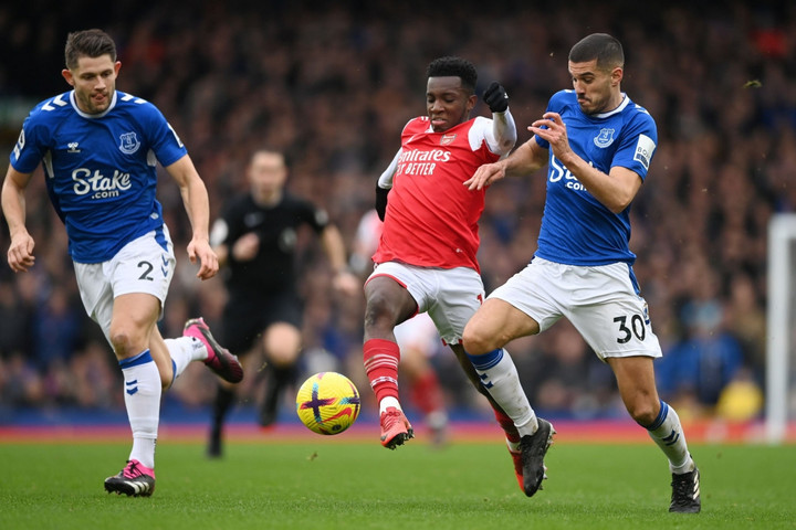 Trực tiếp bóng đá Everton 1-0 Arsenal: Tarkowski đánh đầu ghi bàn - 1