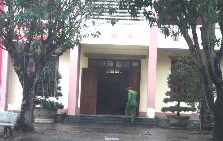 Công an khám xét trụ sở Trung tâm Đăng kiểm xe cơ giới Nghệ An - 6