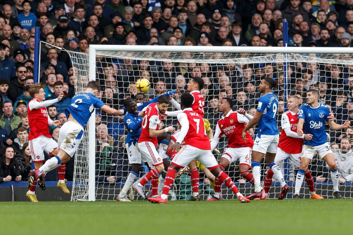 Trực tiếp bóng đá Everton 1-0 Arsenal: Tarkowski đánh đầu ghi bàn - 2