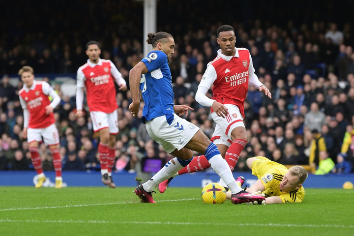 Trực tiếp bóng đá Everton 1-0 Arsenal: Tarkowski đánh đầu ghi bàn - 9