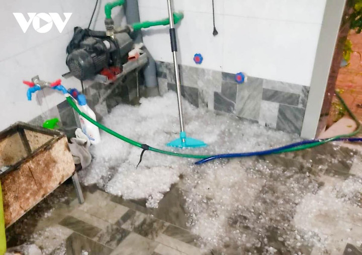 Dông lốc kèm mưa đá trút xuống thành phố Điện Biên Phủ - 6