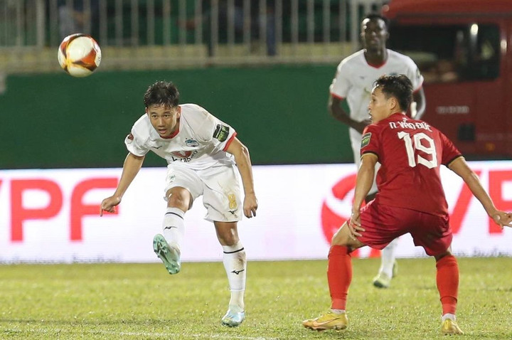 HAGL hòa nhạt nhòa Hồng Lĩnh Hà Tĩnh trên sân nhà - 1