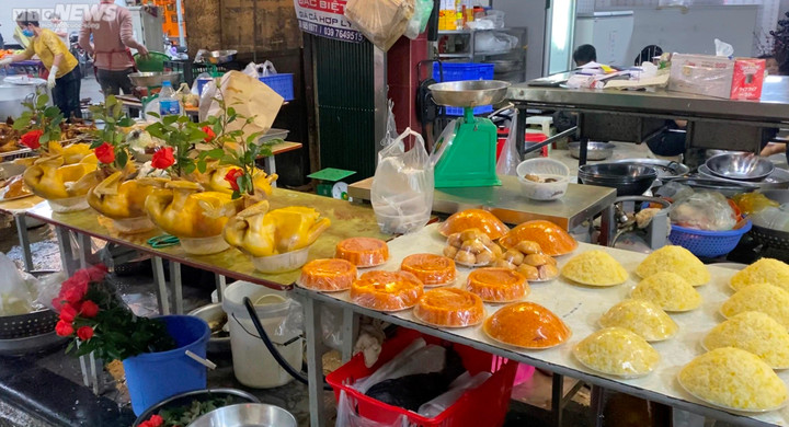 Gà ngậm hoa hồng đắt khách dịp cúng Rằm tháng Giêng - 4