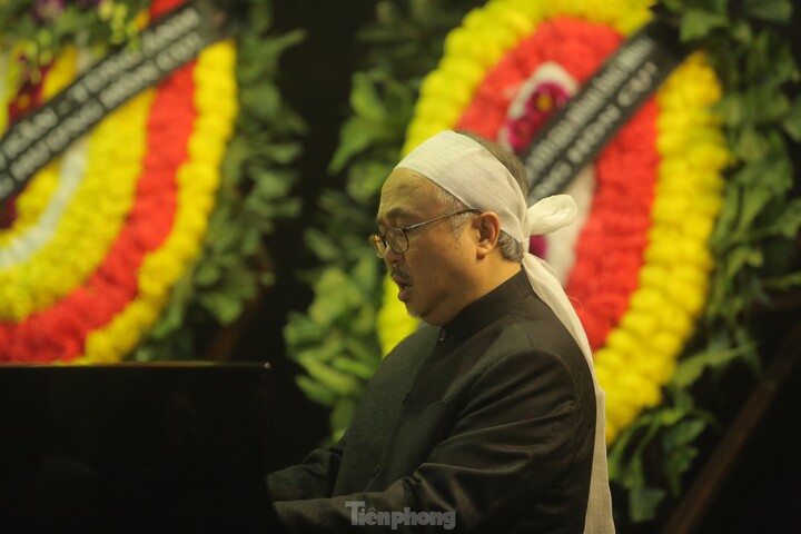 NSND Đặng Thái Sơn chơi piano tiễn biệt mẹ - 2