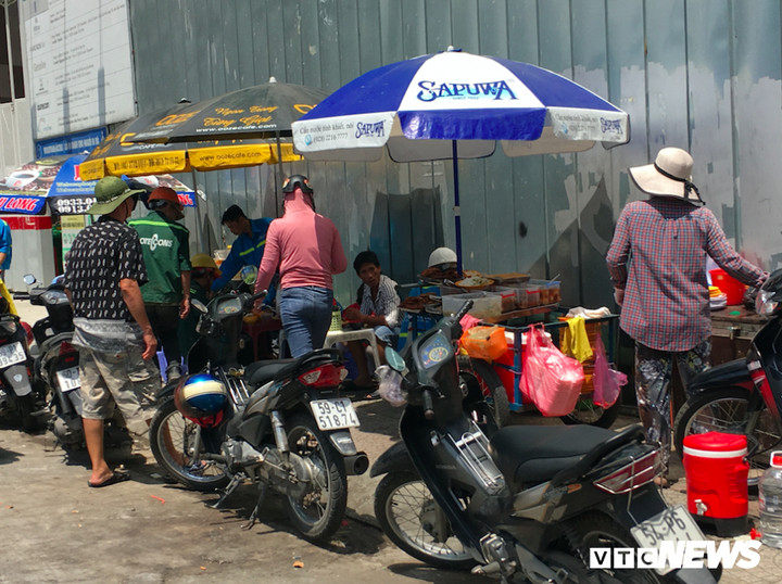 Xây dựng đề án thu phí sử dụng tạm thời một phần lòng đường, vỉa hè tại TP.HCM - 1