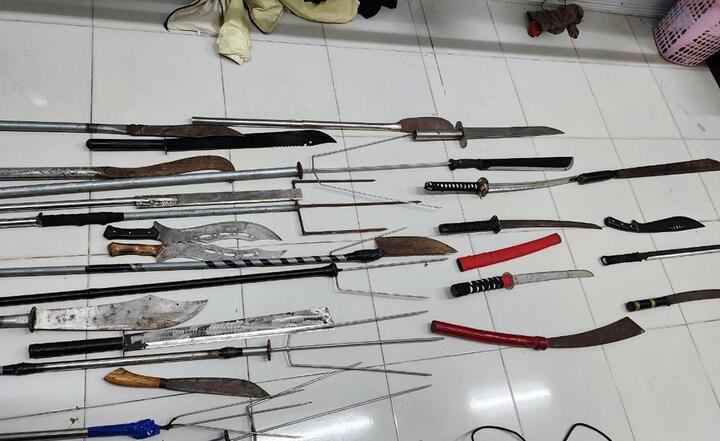 Bắt 46 thanh thiếu niên mang hung khí đi đánh nhau - 2