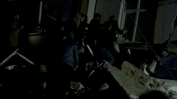 360 người chết sau trận động đất thảm khốc ở Thổ Nhĩ Kỳ - 7