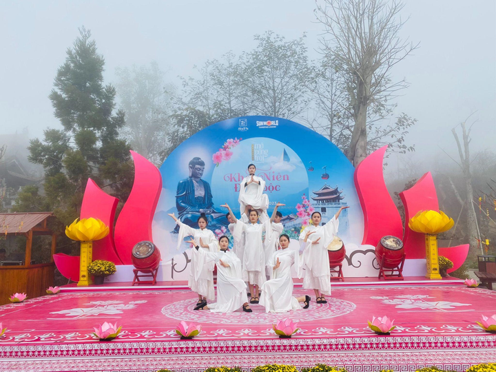 Du khách đổ về Sun World Fansipan Legend ngắm hoa, dự hội xuân - 9