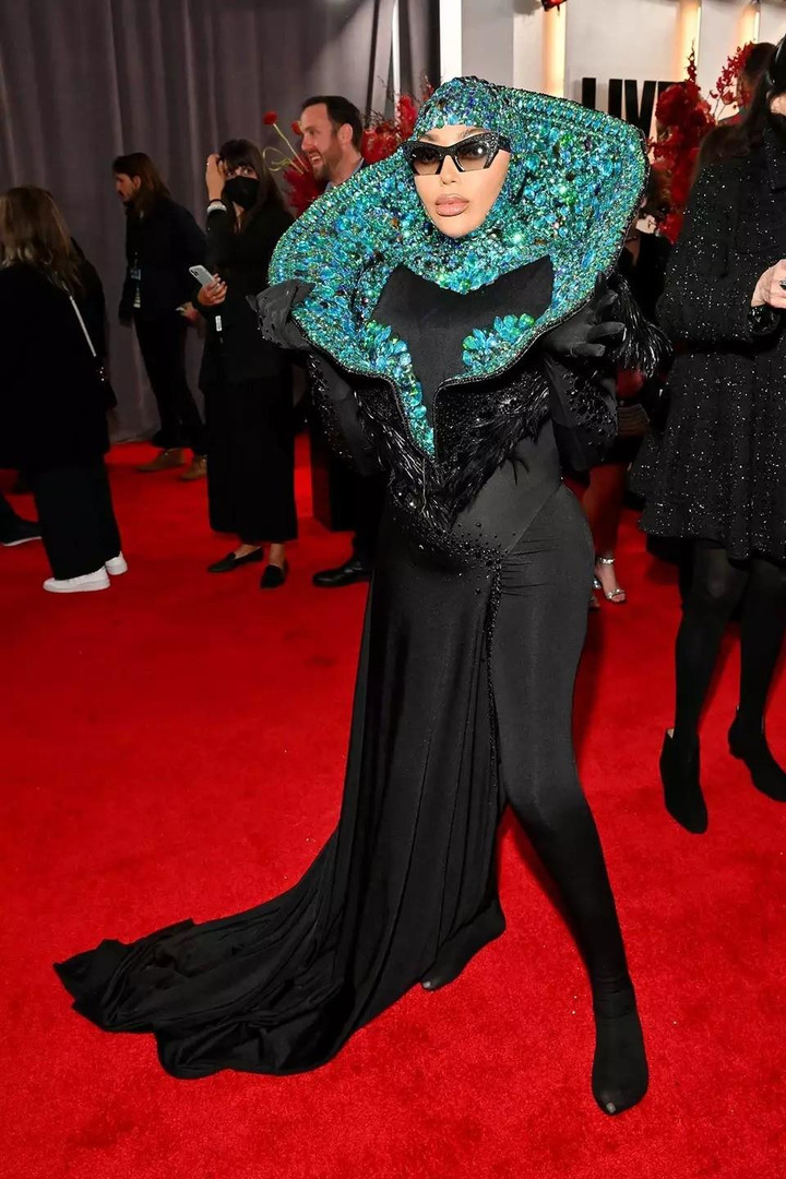 Những bộ váy xấu đến mức thảm họa trên thảm đỏ Grammy 2023 - 8