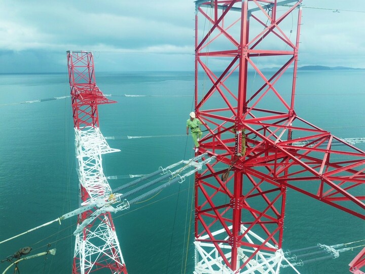 Nhìn lại công trình đường điện 220kV vượt biển lịch sử - 5