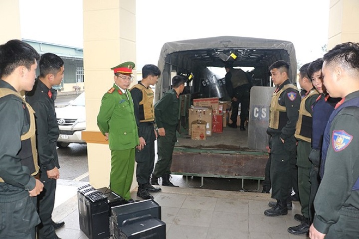 Bắt giám đốc, phó giám đốc và nhiều cán bộ Trung tâm đăng kiểm ở Nghệ An - 1