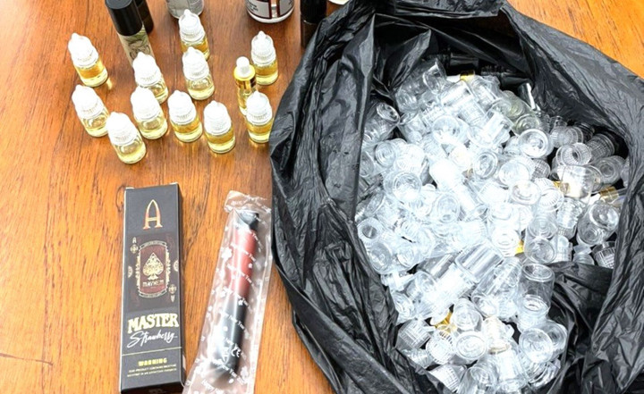 6 học sinh nhập viện vì dùng ma túy dạng ‘nước biển’: Bắt kẻ cầm đầu đường dây - 2