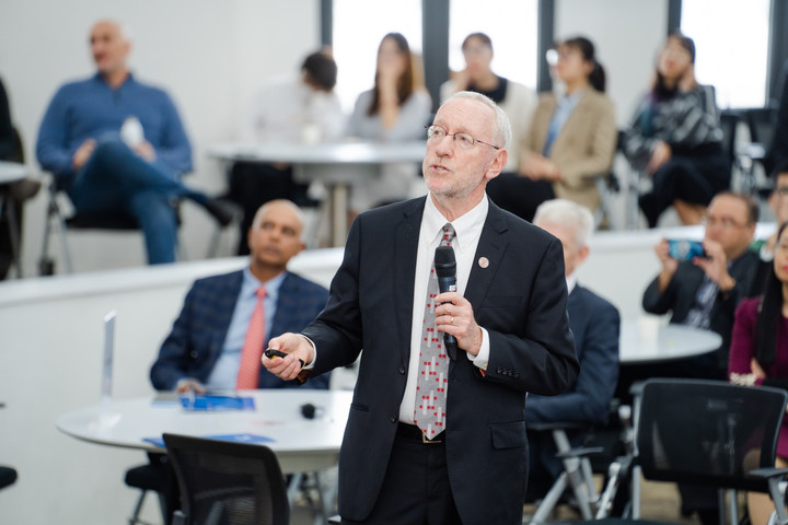 Hiệu trưởng đại học danh giá thế giới chia sẻ 3 bài học với sinh viên Việt - 1