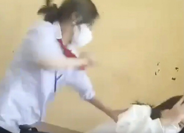 Nữ sinh lớp 6 đánh bạn và quay clip tại Hậu Giang: Xác minh, xử lý nghiêm - 1