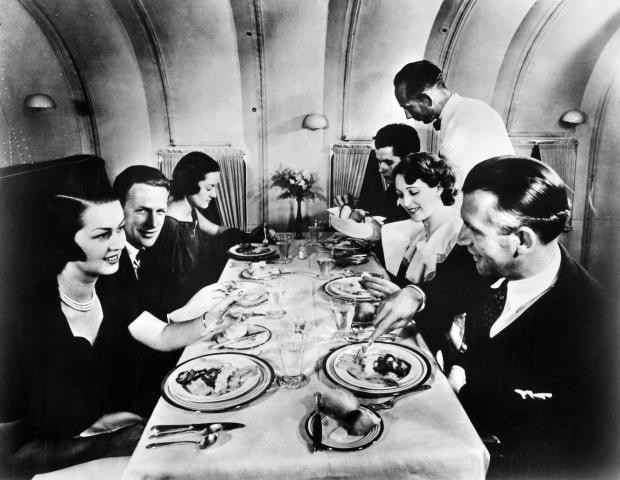 Cảnh tượng trong khoang máy bay 100 năm trước khác gì với ngày nay? - 1