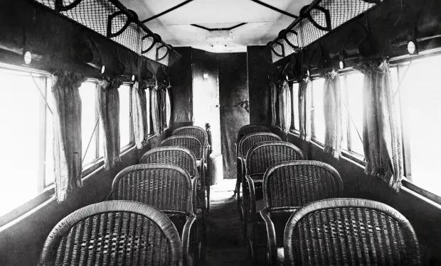 Cảnh tượng trong khoang máy bay 100 năm trước khác gì với ngày nay? - 2