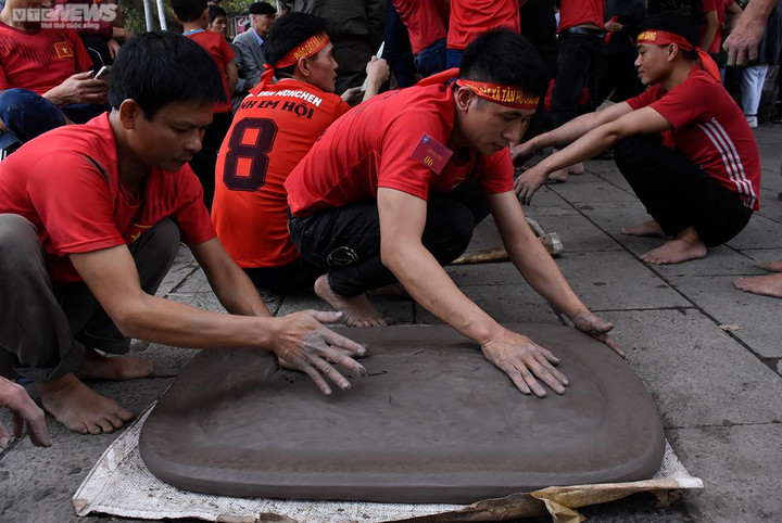 Hơn 200 pháo thủ ở Hải Dương tay lấm lem, ném pháo đất nổ như sấm - 5