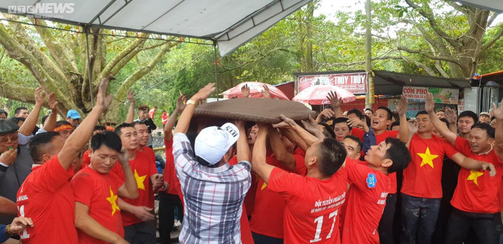 Hơn 200 pháo thủ ở Hải Dương tay lấm lem, ném pháo đất nổ như sấm - 11