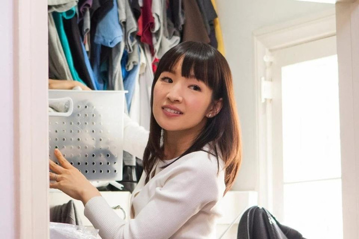 Nhà của 'thánh nữ dọn dẹp' rất bừa bộn, các bà nội trợ thở phào - 1