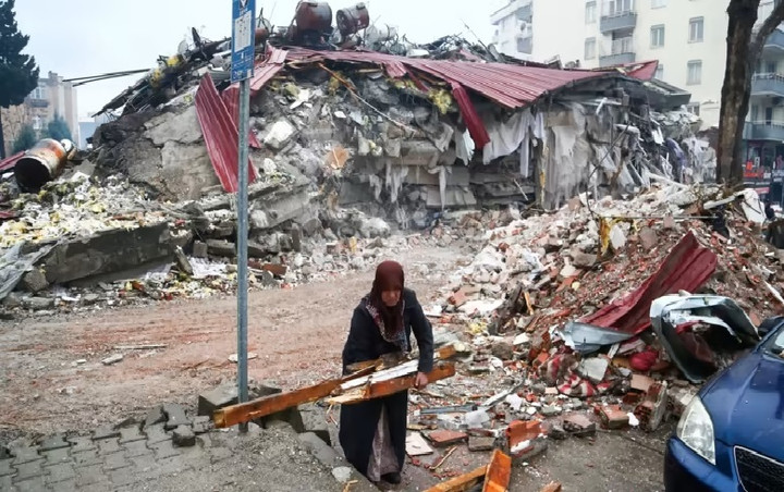 Tổng thống Thổ Nhĩ Kỳ ban bố tình trạng khẩn cấp tại 10 tỉnh - 1