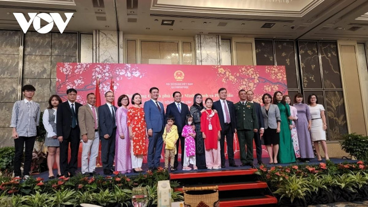 Thủ tướng gặp Đại sứ quán và cộng đồng Việt Nam tại Singapore - 4