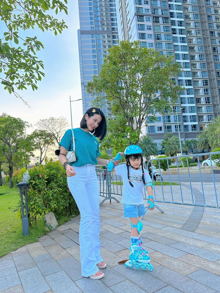 Sao Việt 9/2: Hari Won phủ nhận mang bầu, Lệ Quyên diện áo tắm gợi cảm - 8