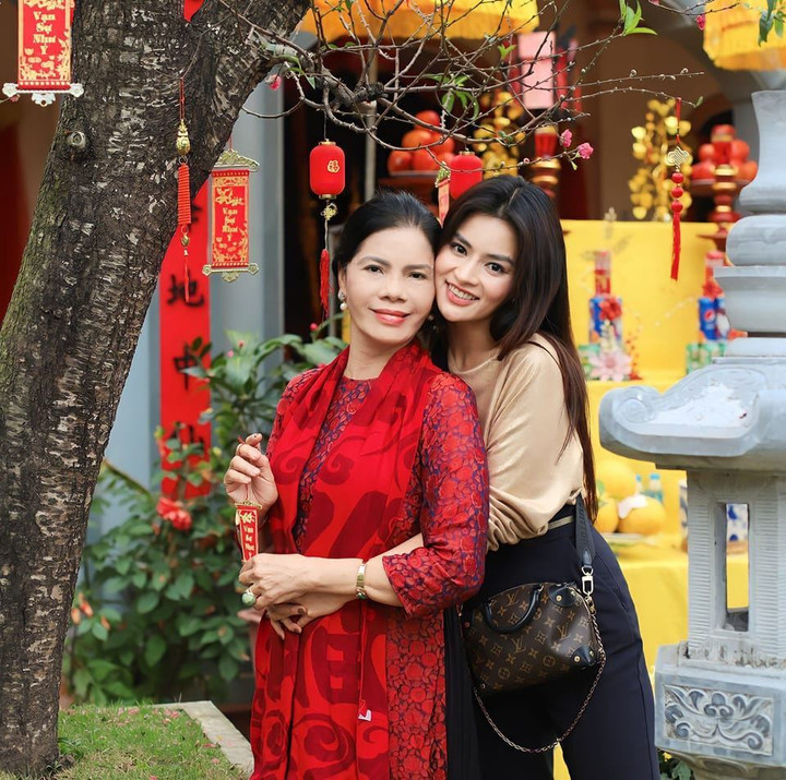 Sao Việt 9/2: Hari Won phủ nhận mang bầu, Lệ Quyên diện áo tắm gợi cảm - 4