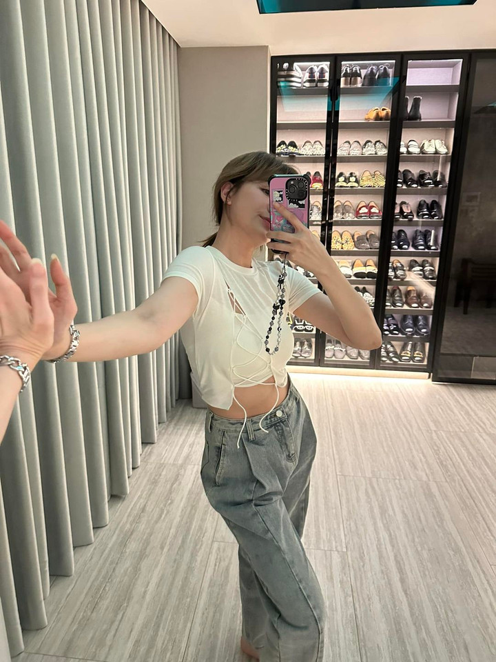 Sao Việt 9/2: Hari Won phủ nhận mang bầu, Lệ Quyên diện áo tắm gợi cảm - 1