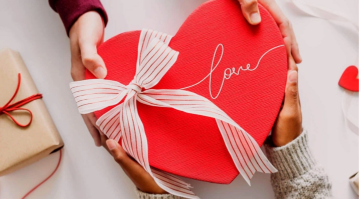 Ngày lễ Tình nhân Valentine 14/2 ai tặng quà cho ai? - 2