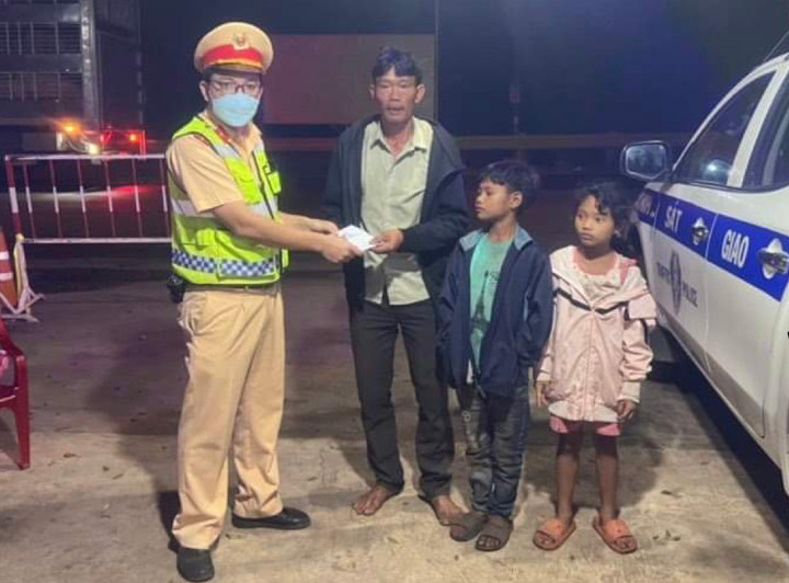 Không có tiền, ba bố con định đi bộ hơn 300 km từ Đắk Nông về Trà Vinh - 1