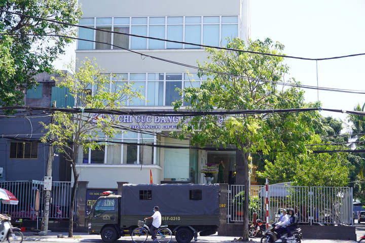 Công an khám xét Chi cục Đăng kiểm số 9 ở Bà Rịa - Vũng Tàu - 1